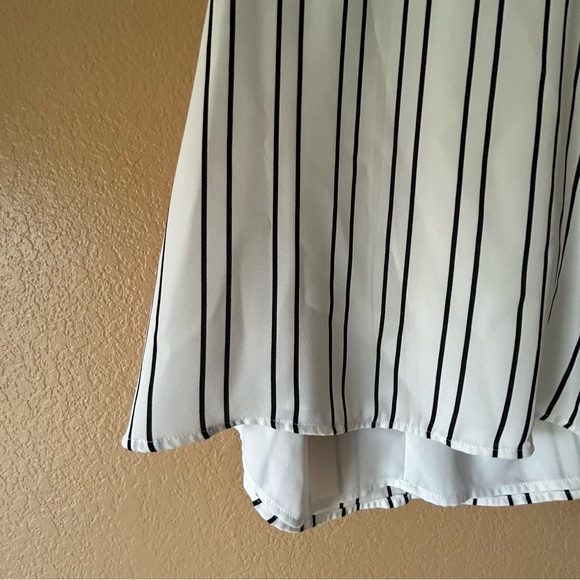 Express Barcelona Women's Cami XS White Black Striped V-Neck Racerback Tank Top - Picture 4 of 7